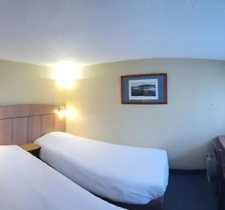 Hotel Kyriad Tarbes 2*