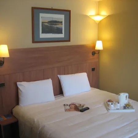 Hotel Kyriad Tarbes 2*