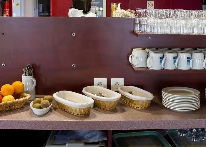 Kyriad Tarbes Hotel 2*