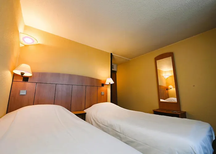 Hotel Kyriad Tarbes 2*