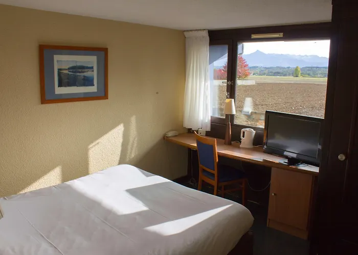 Kyriad Tarbes Hotel 2*