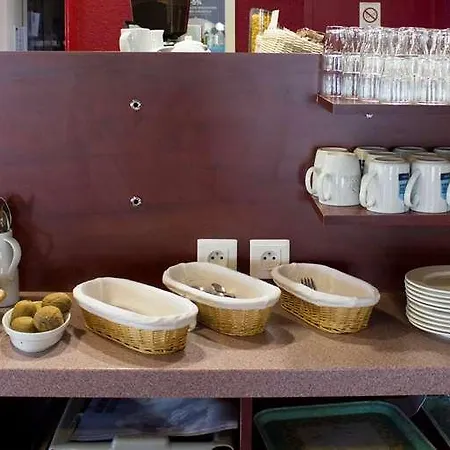 Kyriad Tarbes Hotel 2*