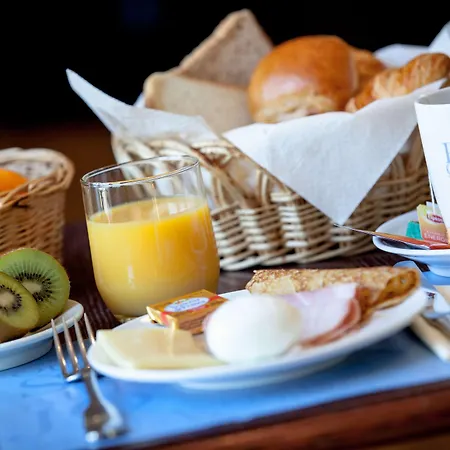 Kyriad Tarbes Отель Odos