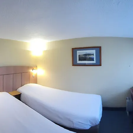 Hotel Kyriad Tarbes 2*