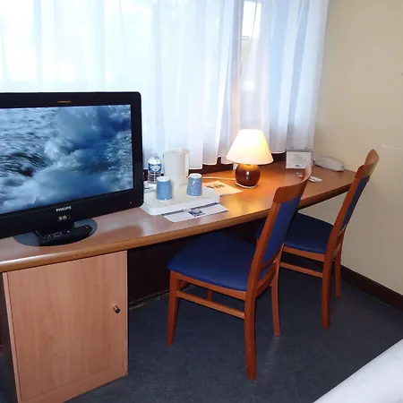 Отель Kyriad Tarbes