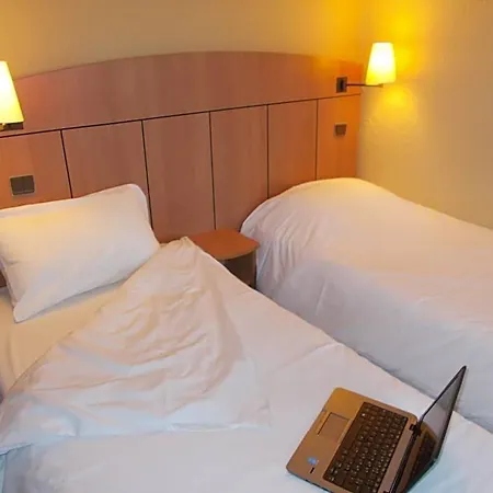 Hotell Kyriad Tarbes