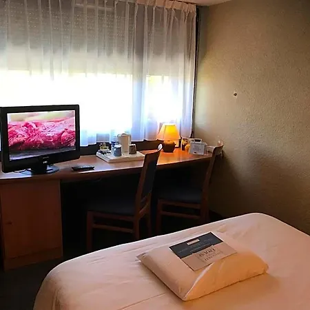 Hotell Kyriad Tarbes Odos