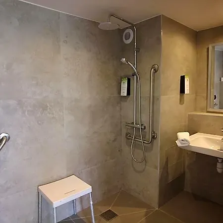 Hotell Kyriad Tarbes 2*